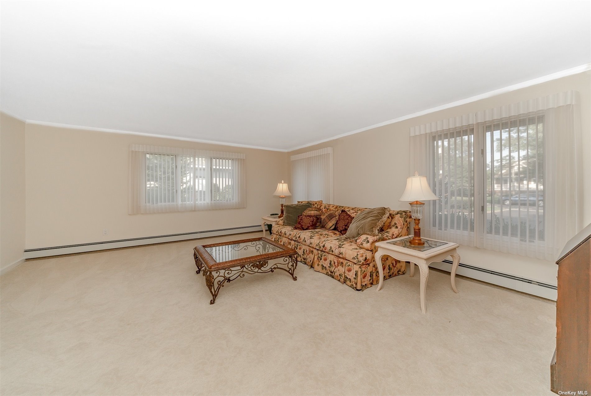 90 E Sequams Lane, West Islip, New York image 4