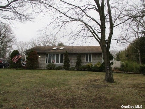 Homes For Sale - 590 Spruce Avenue<br/> Sayville, NY 11782