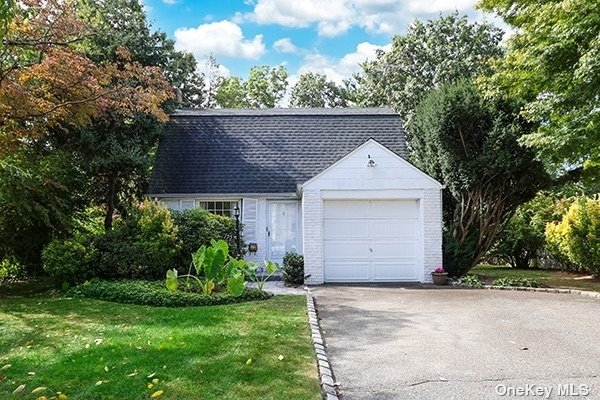 195 Parkside Drive, Roslyn Heights, New York image 3