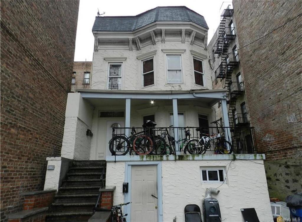 3160 Bailey Avenue, Bronx, New York - 7 Bedrooms  
2 Bathrooms - 