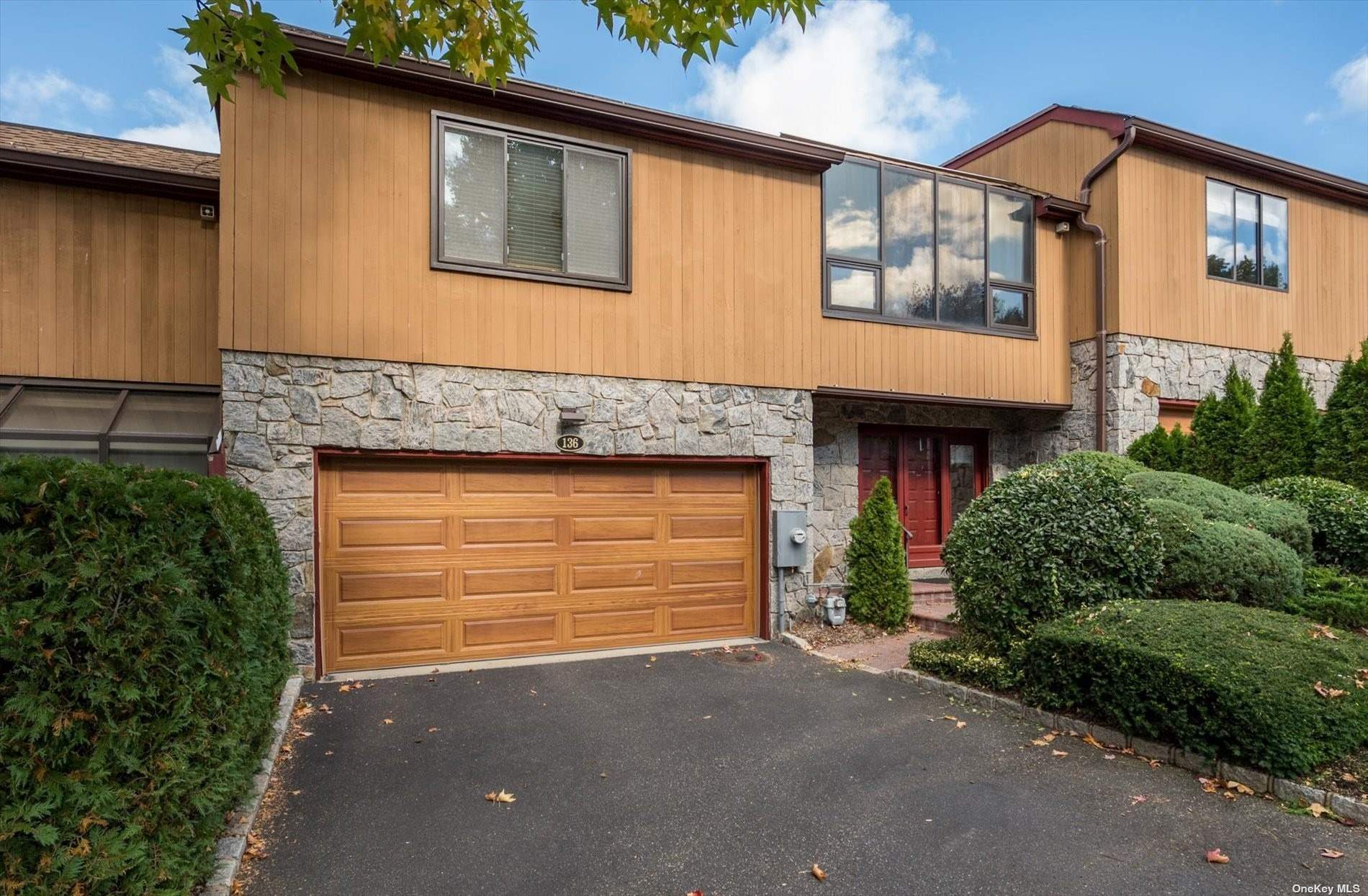 136 The Crescent #136, Roslyn Heights, New York image 1