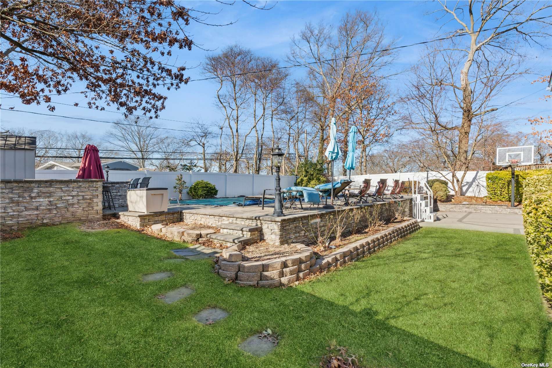 View Commack, NY 11725 house