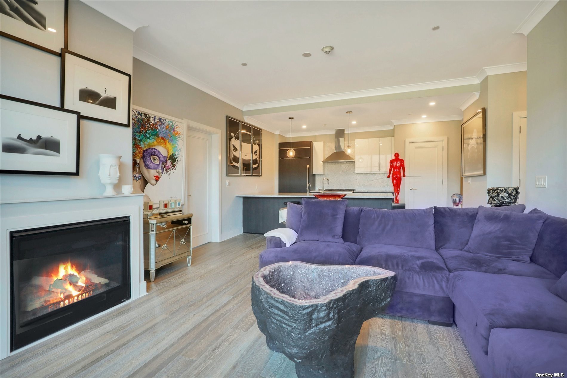 View Glen Cove, NY 11542 condo