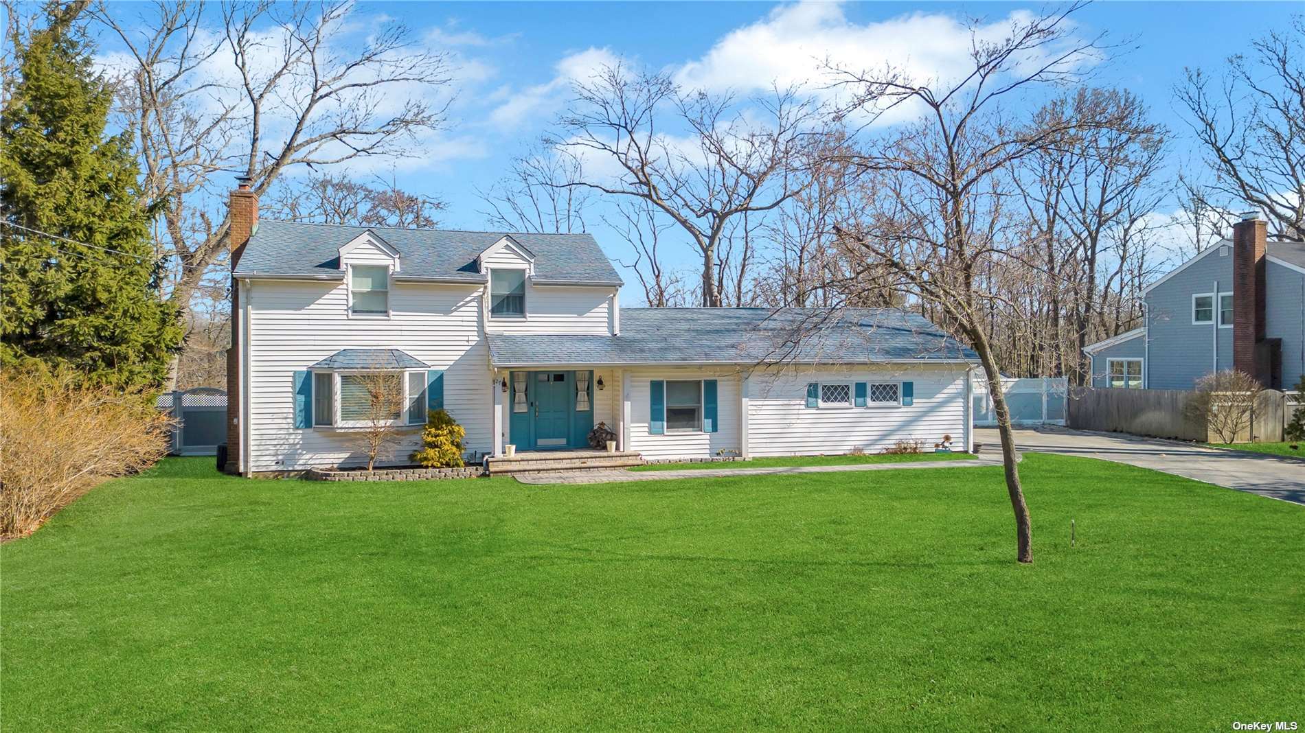 Property for Sale at 27 Woodhull Road, East Setauket, Hamptons, NY - Bedrooms: 3 
Bathrooms: 3  - $699,999