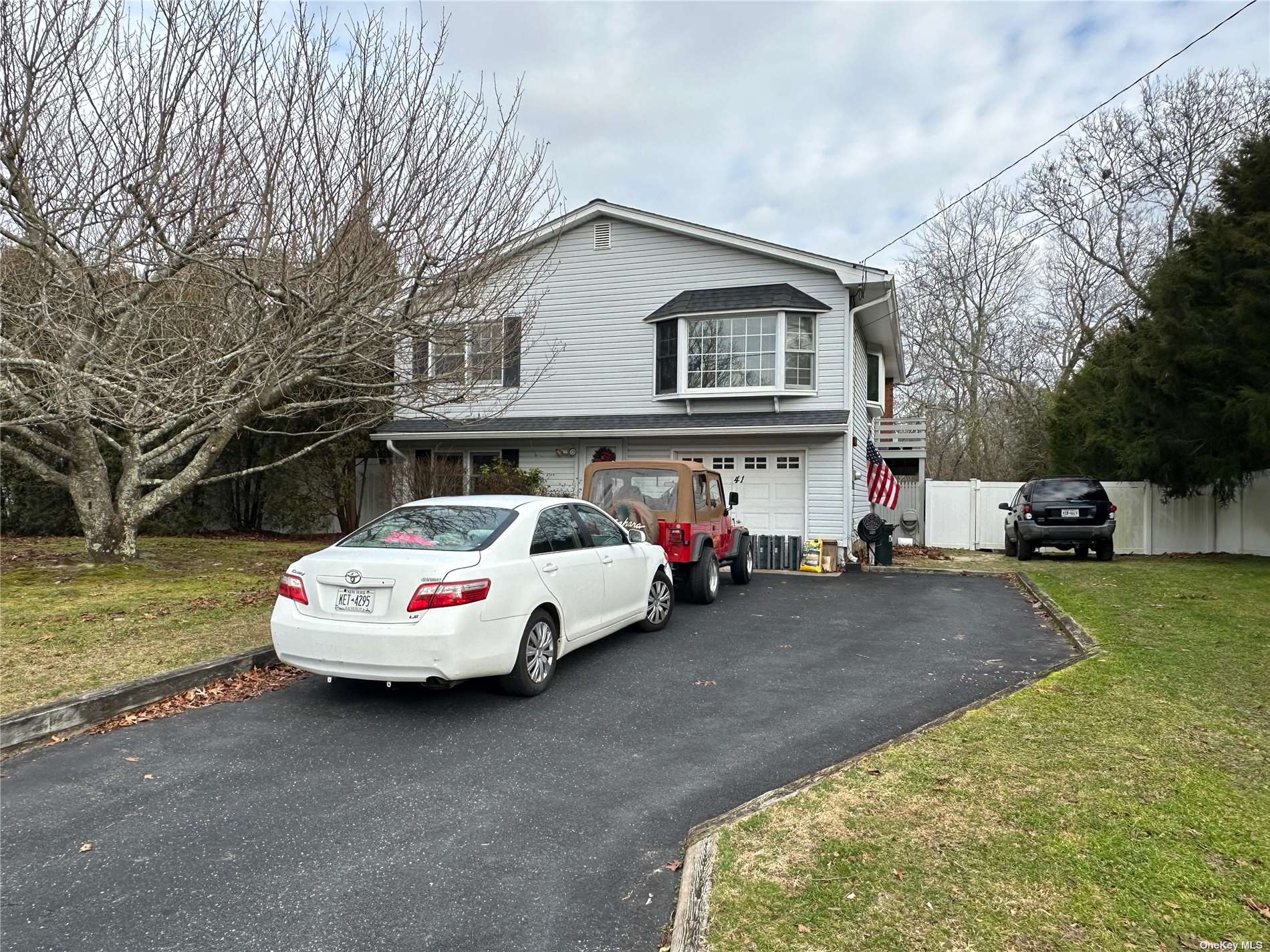 Property for Sale at 41 Pine Edge Drive, East Moriches, Hamptons, NY - Bedrooms: 4 
Bathrooms: 2  - $749,000