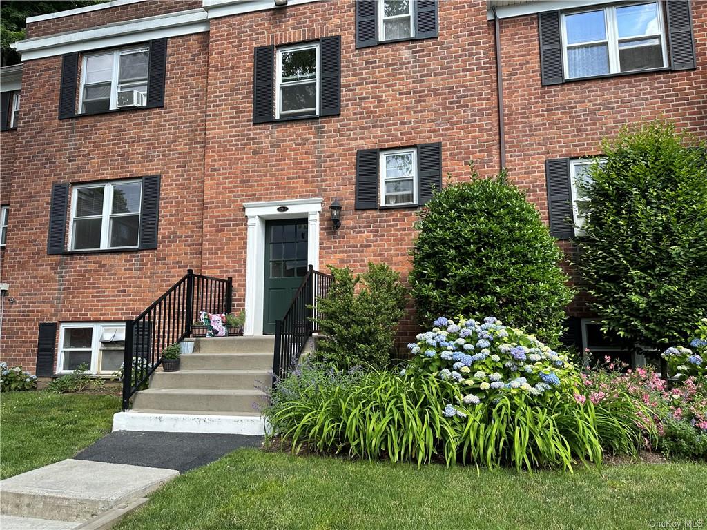 Rental Property at 1292 S Highland Avenue C4, Ossining, New York - Bedrooms: 3 
Bathrooms: 2 
Rooms: 5  - $3,700 MO.