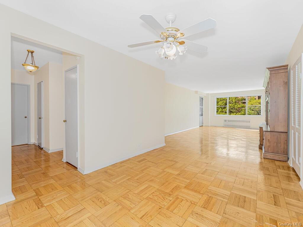 3530 Henry Hudson Parkway Pkwy 5E, Bronx, New York - 3 Bedrooms  
2 Bathrooms  
6 Rooms - 
