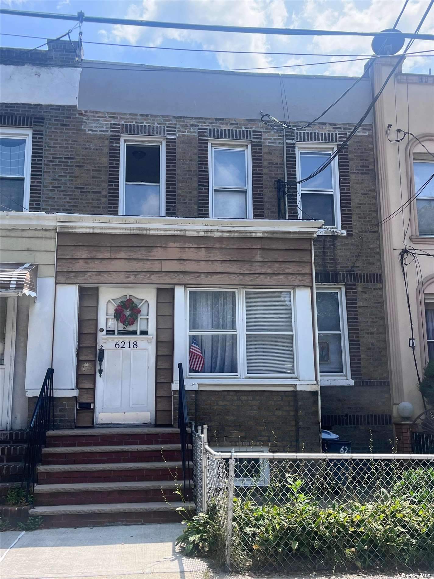 Property for Sale at 6218 60 Drive Dr, Maspeth, Queens, NY - Bedrooms: 5 
Bathrooms: 2 
Rooms: 13  - $988,000