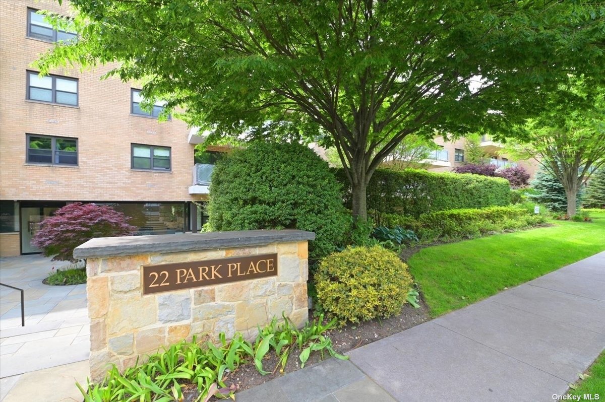 Photo 1 of 33 of 22 Park Place 3 S co-op property
