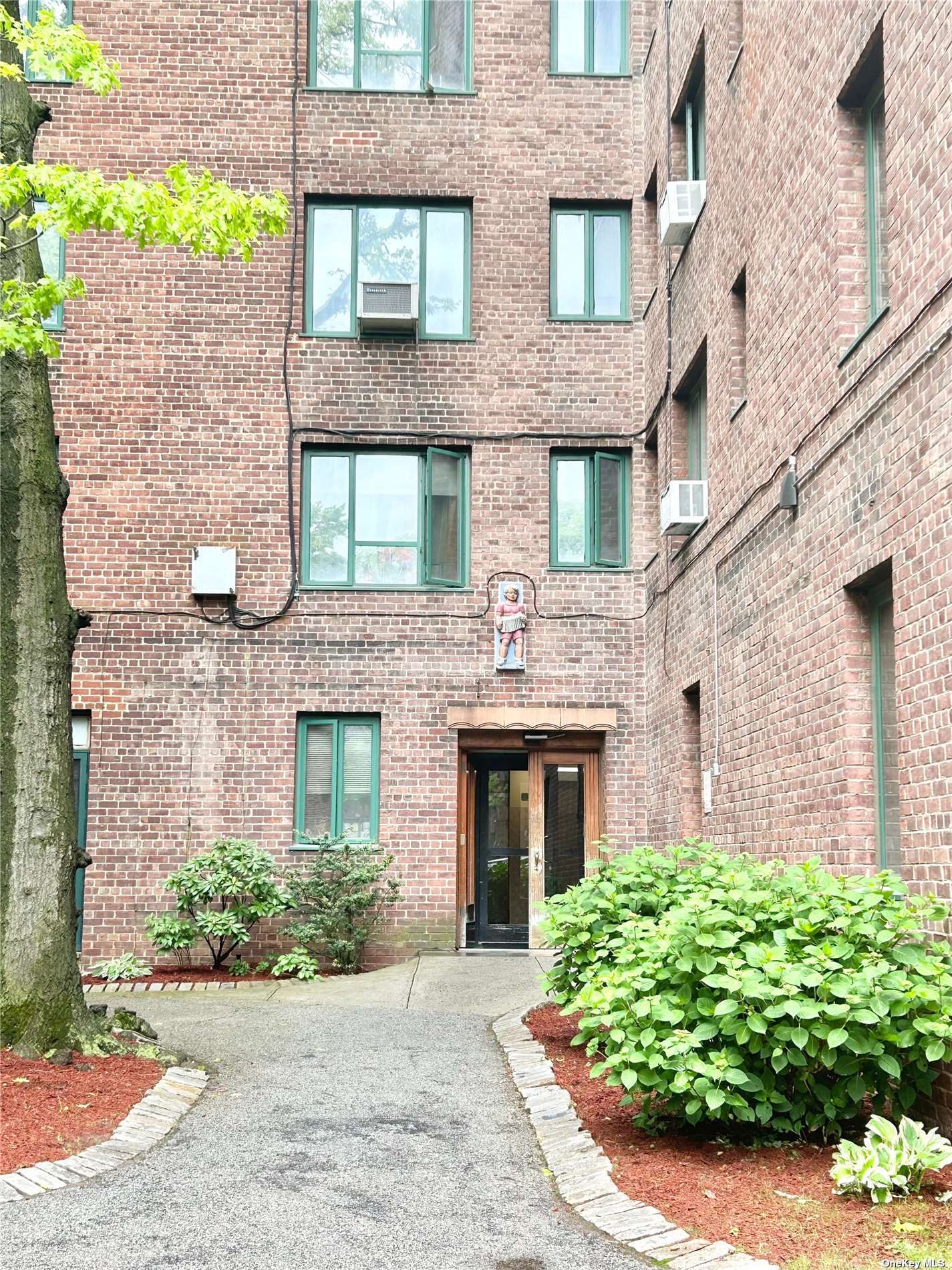 Property for Sale at 1579 Metropolitan Avenue 3G, Bronx, New York - Bedrooms: 2 
Bathrooms: 1 
Rooms: 4  - $230,000