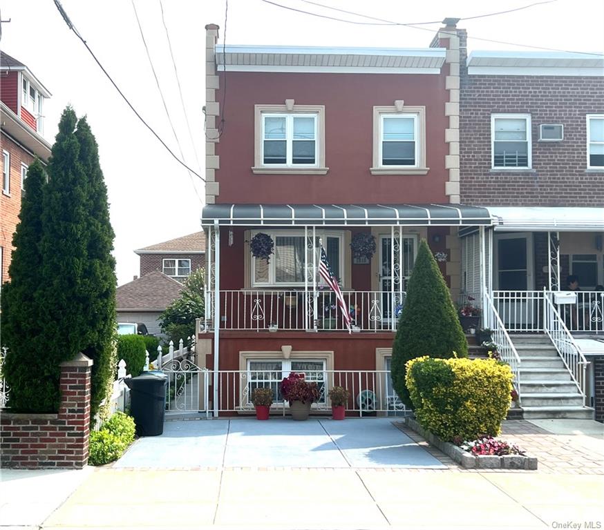 Property for Sale at 1018 Clarence Avenue, Bronx, New York - Bedrooms: 3 
Bathrooms: 2 
Rooms: 7  - $715,000