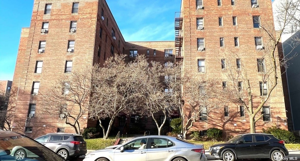 Property for Sale at 14411 Sanford Avenue Ave 1J, Flushing, Queens, NY - Bedrooms: 2 
Bathrooms: 1 
Rooms: 3  - $379,000