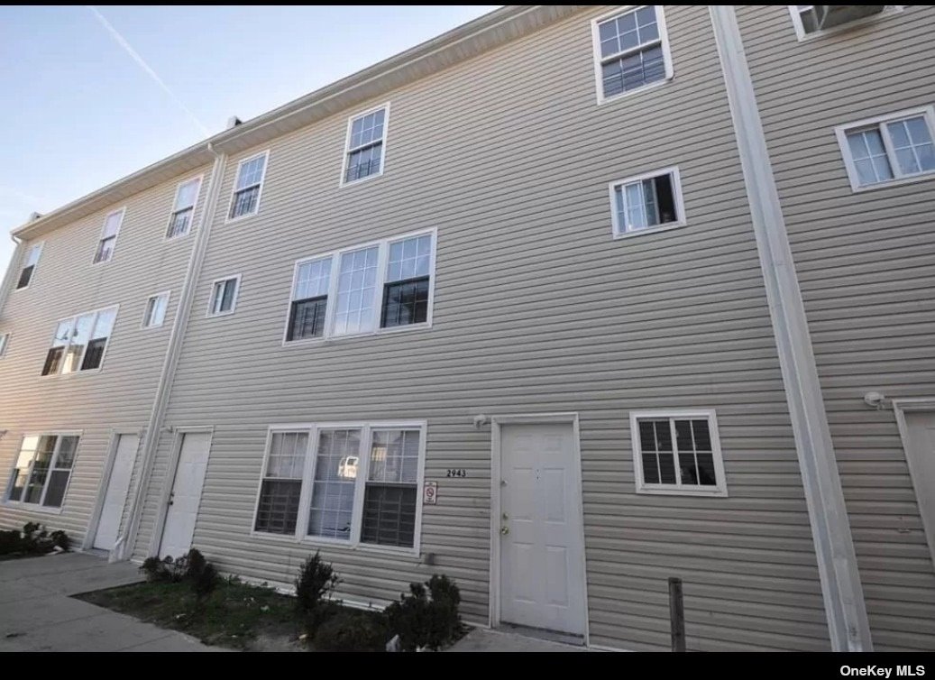 Property for Sale at 2943 Far Rockaway Boulevard, Far Rockaway, Queens, NY - Bedrooms: 8 
Bathrooms: 3 
Rooms: 18  - $820,000