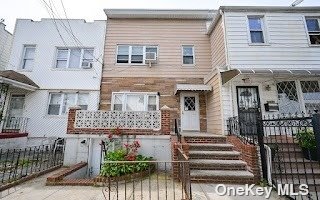 Property for Sale at 10304 97th Avenue, Ozone Park, Queens, NY - Bedrooms: 5 
Bathrooms: 2 
Rooms: 9  - $850,000