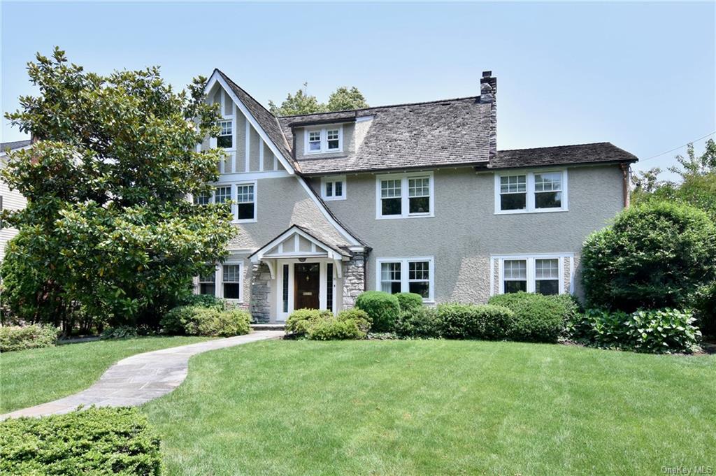 16 Argyle Place, Bronxville, New York - 5 Bedrooms  
5 Bathrooms  
11 Rooms - 