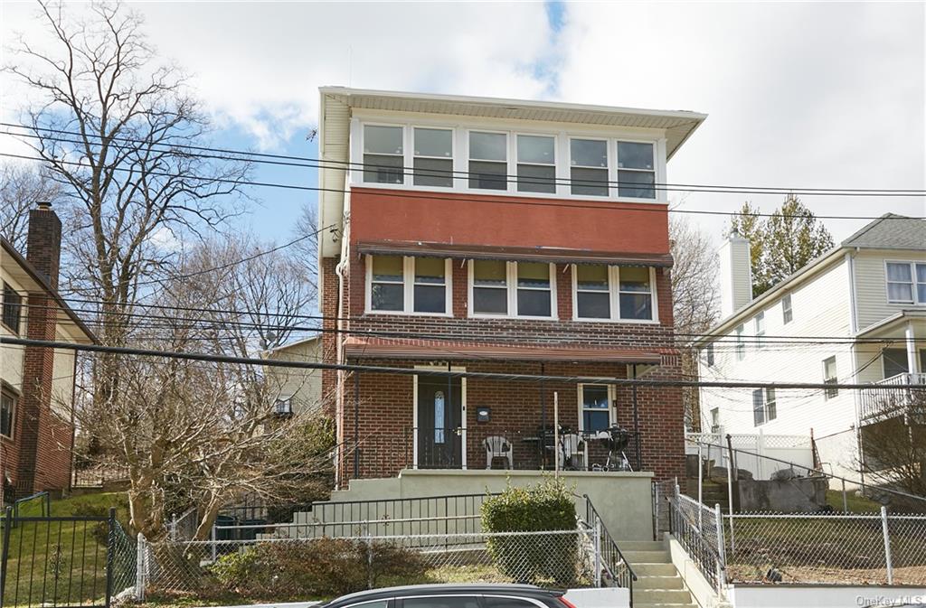 46 Prince Street 2, New Rochelle, New York - 2 Bedrooms  
1 Bathrooms  
6 Rooms - 