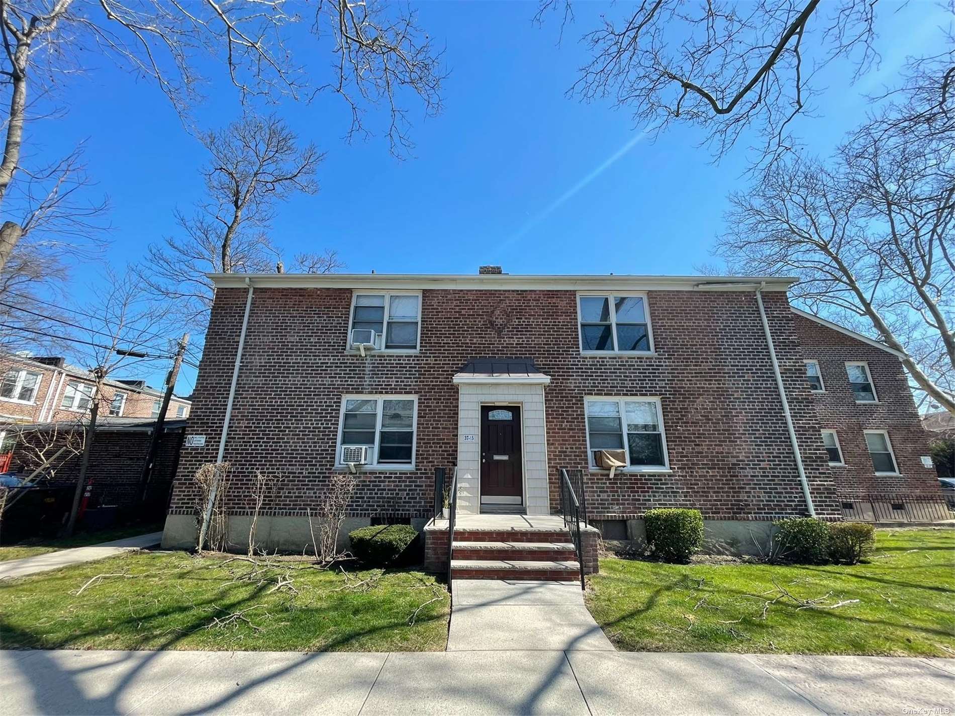 195 Street St 184, Flushing, Queens, NY - 2 Bedrooms  
1 Bathrooms  
4 Rooms - 