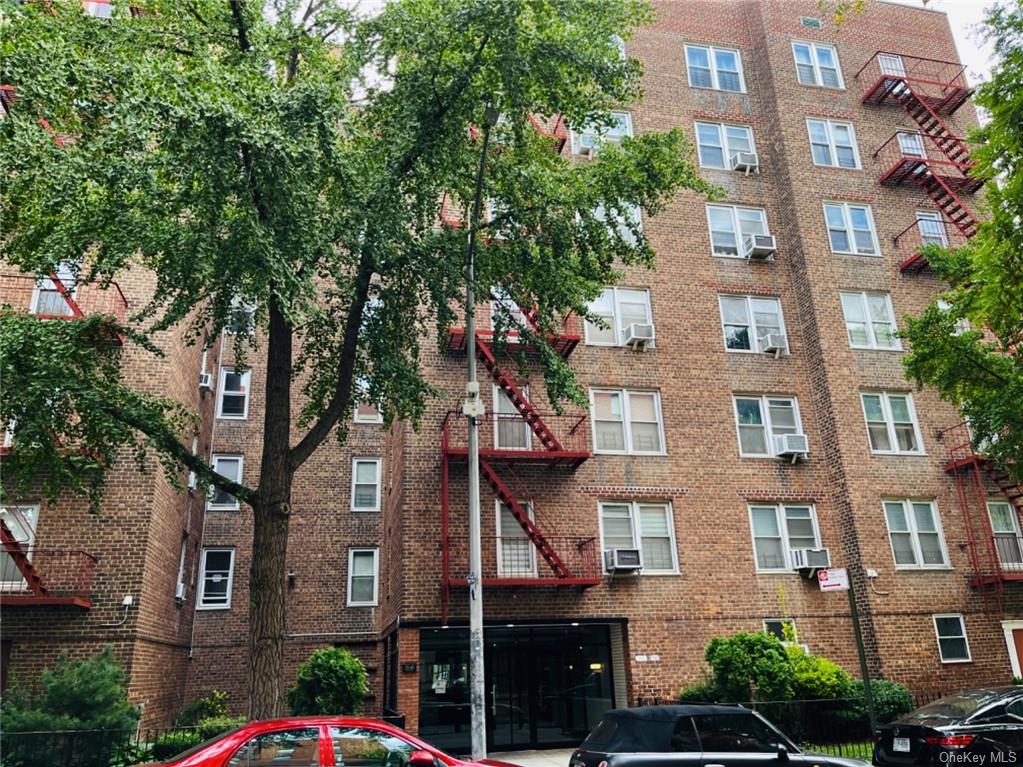 3345 90th Street 5J, Jackson Heights, Queens, NY - 2 Bedrooms  
1 Bathrooms  
2 Rooms - 