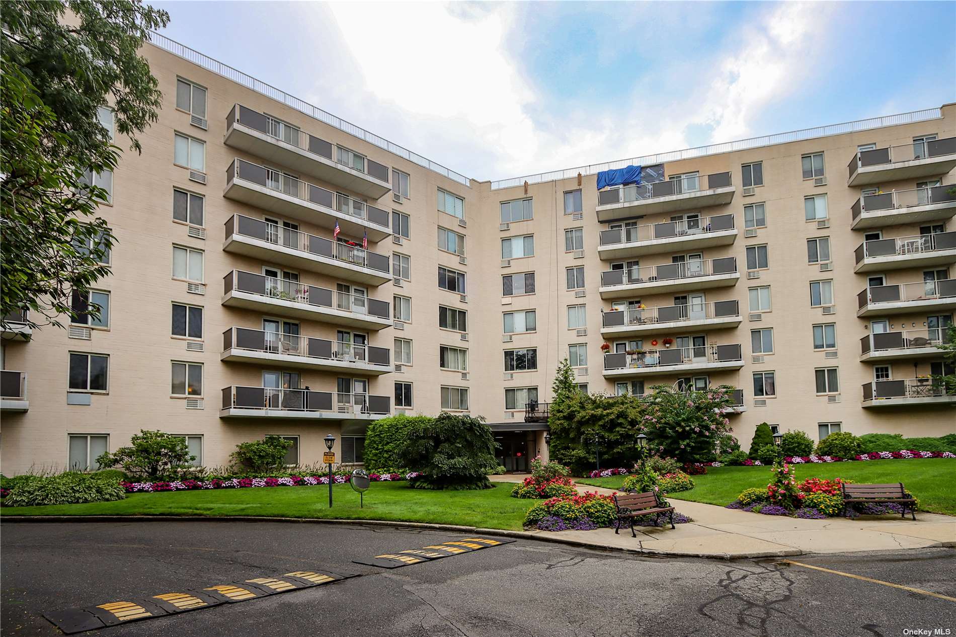 135 Post Avenue #6G, Westbury, New York image 1