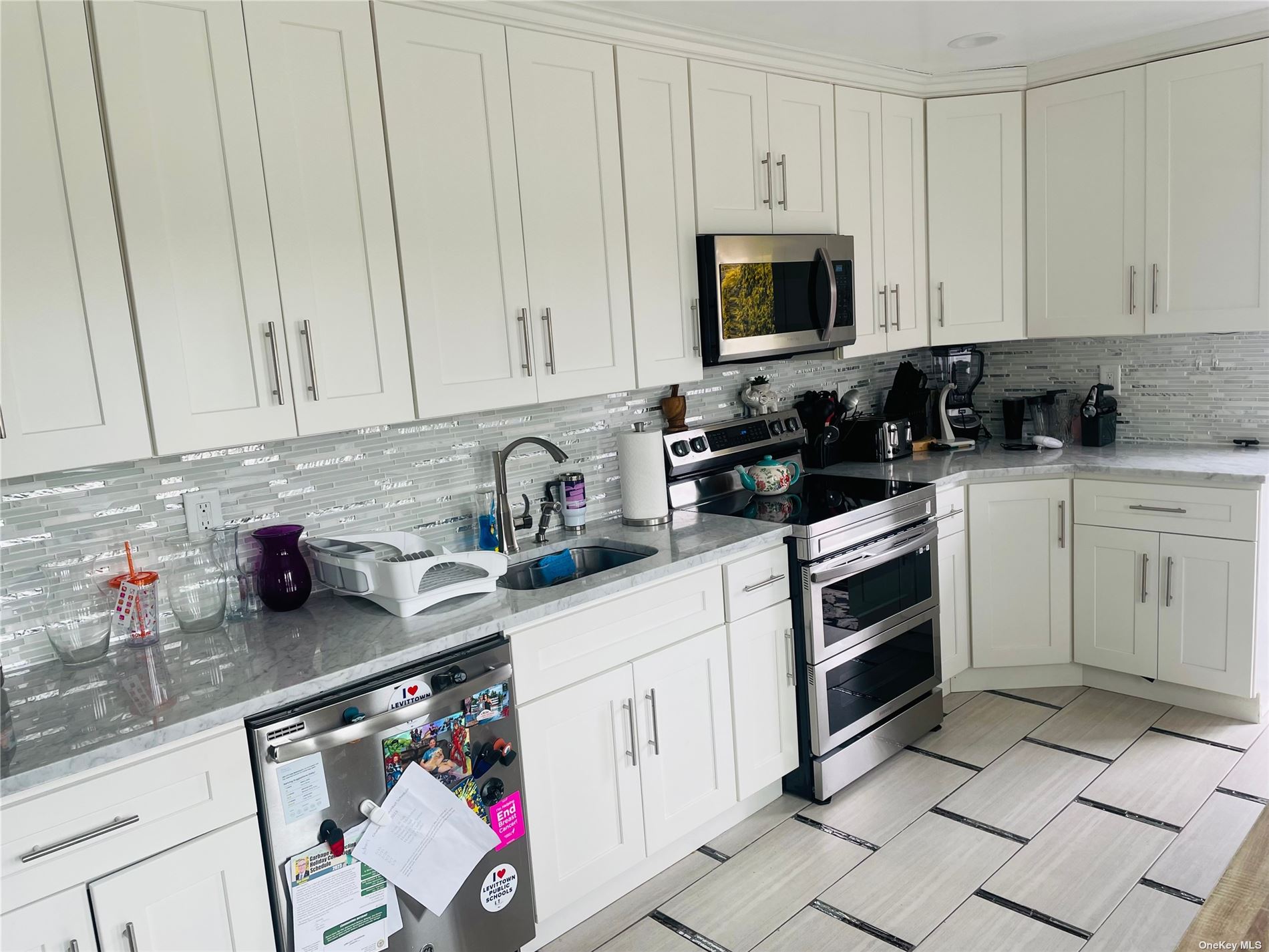 Photo 3 of 10 of 43 Cornflower Road house