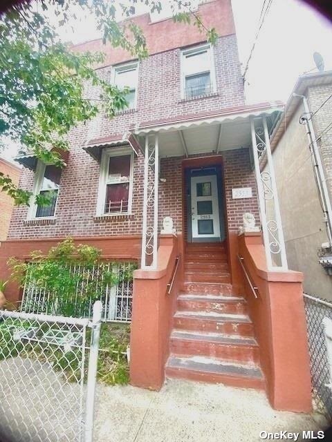 Rental Property at 2553 Williamsbridge Road 2, Bronx, New York - Bedrooms: 3 
Bathrooms: 1 
Rooms: 6  - $2,885 MO.