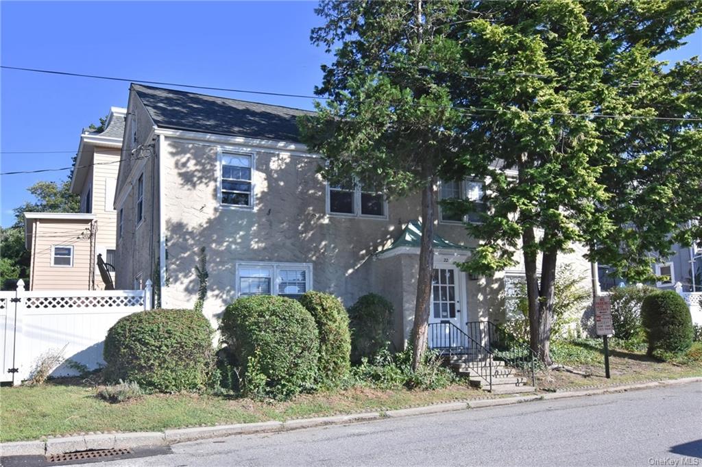 22 Neperan Road, Tarrytown, New York - 2 Bedrooms  
1 Bathrooms  
4 Rooms - 