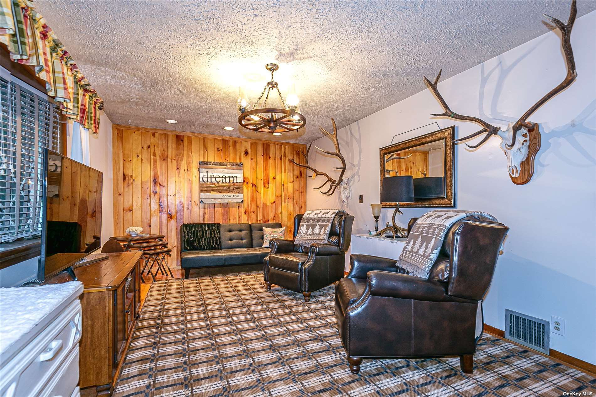 Photo 10 of 28 of 47 8th Street house