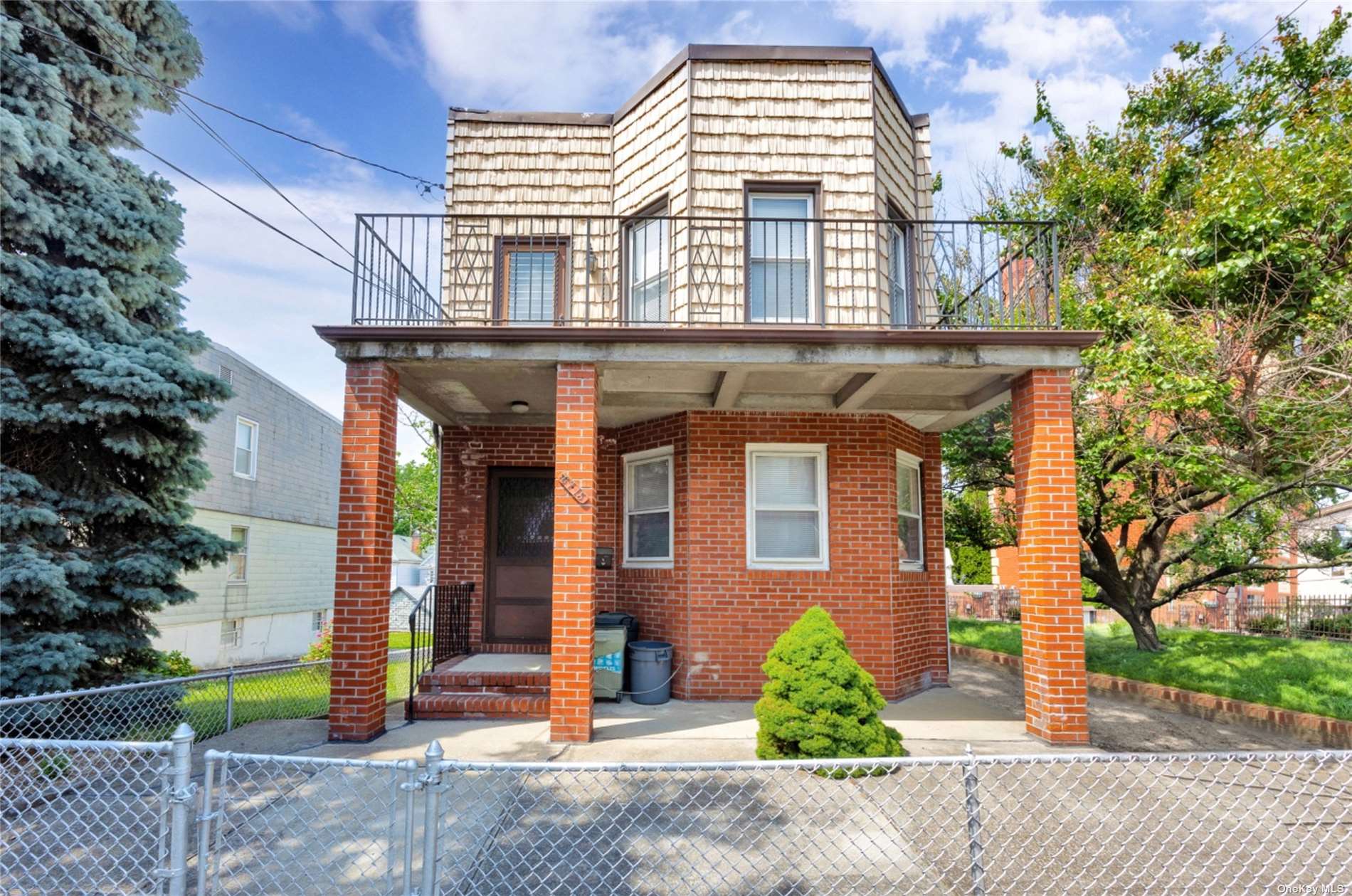 52nd Avenue, Maspeth, Queens, NY - 5 Bedrooms  
3 Bathrooms  
11 Rooms - 