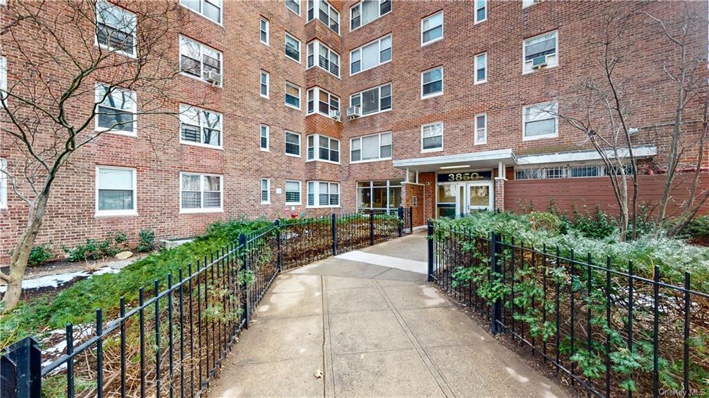 Property for Sale at 3850 Sedgwick Avenue 2H, Bronx, New York - Bedrooms: 1 
Bathrooms: 1 
Rooms: 3  - $199,000