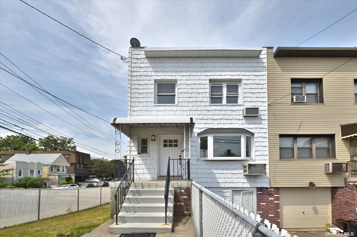 1141 Ellsworth Avenue, Bronx, New York - 3 Bedrooms  
3 Bathrooms  
8 Rooms - 