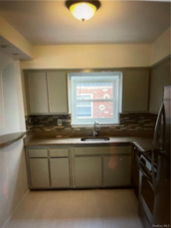 Rental Property at 3115 Harding Avenue, Bronx, New York - Bedrooms: 2 
Bathrooms: 1 
Rooms: 5  - $2,696 MO.
