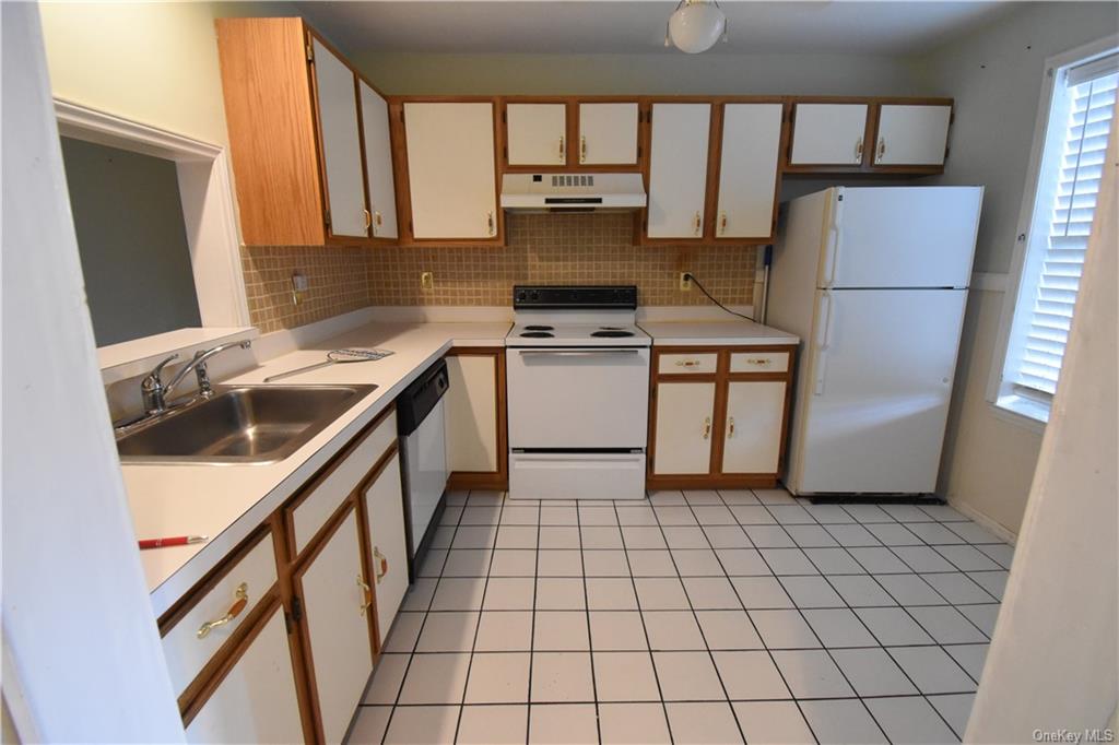 Photo 3 of 15 of 14 Kensington Way condo