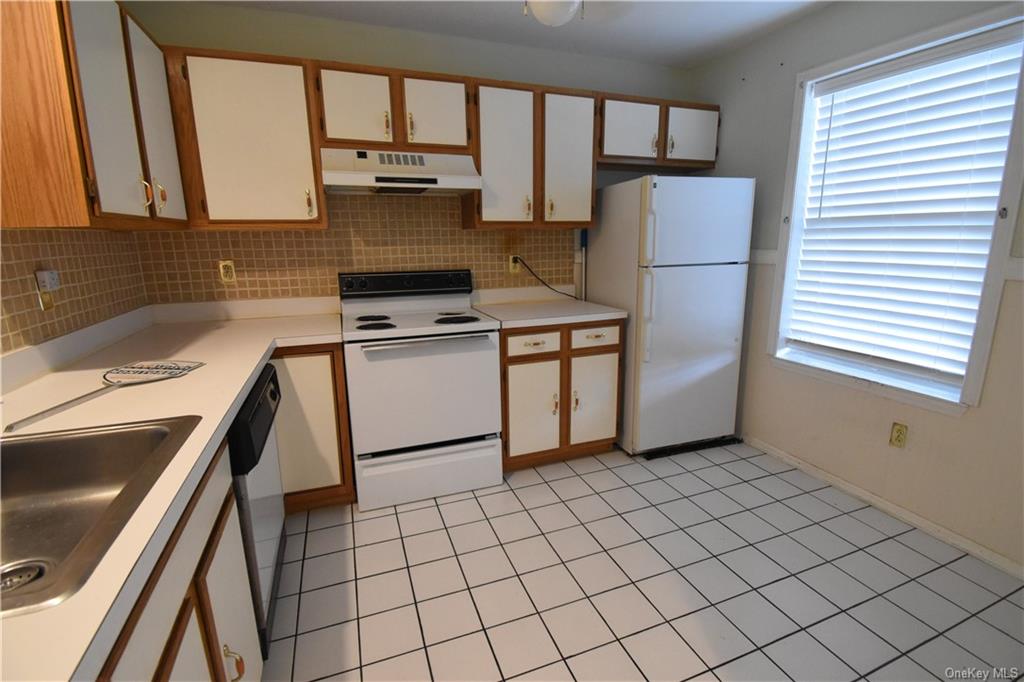 Photo 4 of 15 of 14 Kensington Way condo