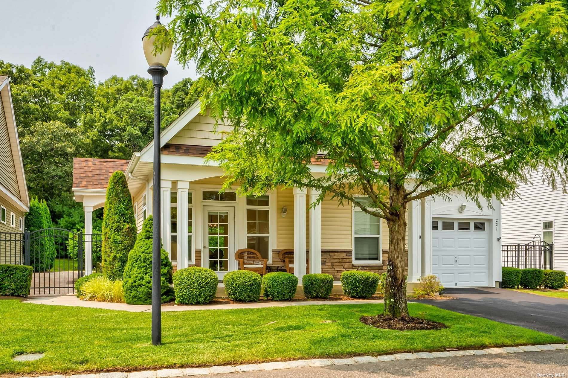 View Medford, NY 11763 condo