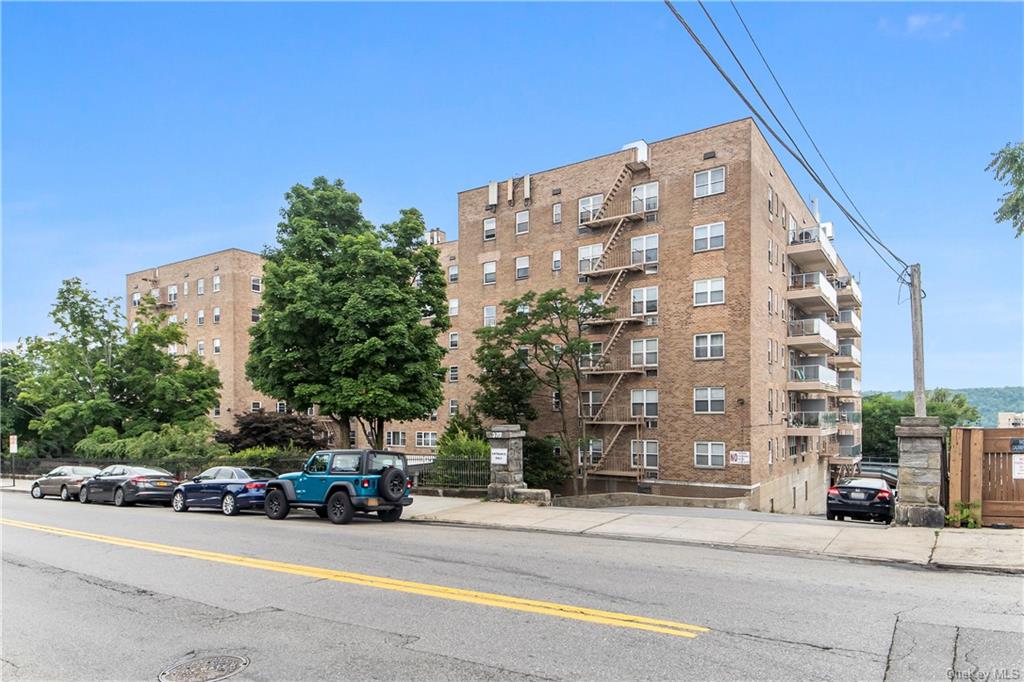 377 N Broadway 222, Yonkers, New York - 1 Bedrooms  
1 Bathrooms  
4 Rooms - 