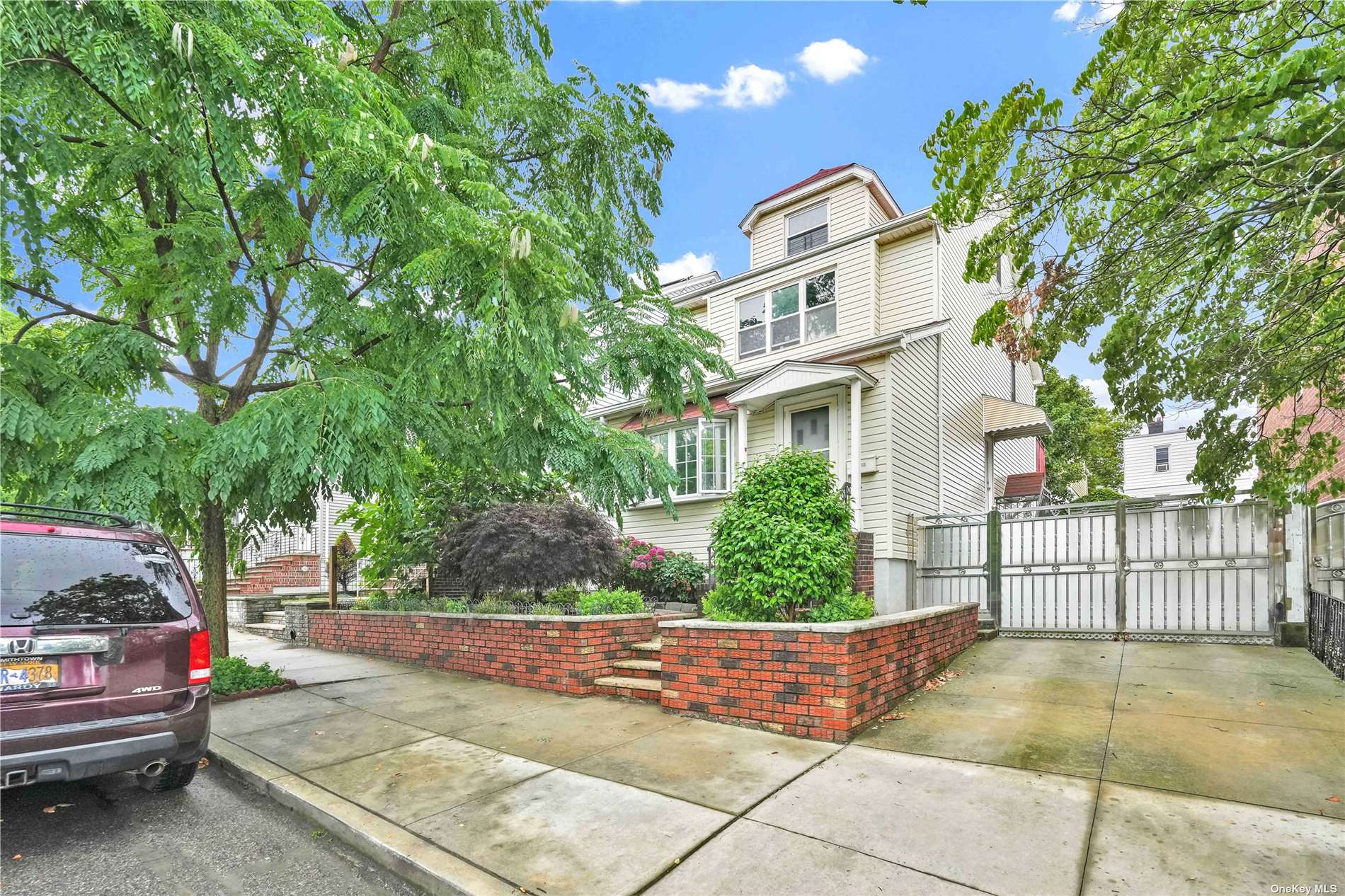 Property for Sale at 1314 126th Street, College Point, Queens, NY - Bedrooms: 5 
Bathrooms: 3 
Rooms: 12  - $1,090,000