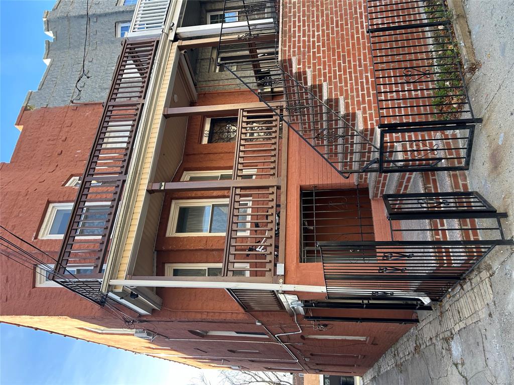 862 217 Street, Bronx, New York - 6 Bedrooms  
2 Bathrooms - 