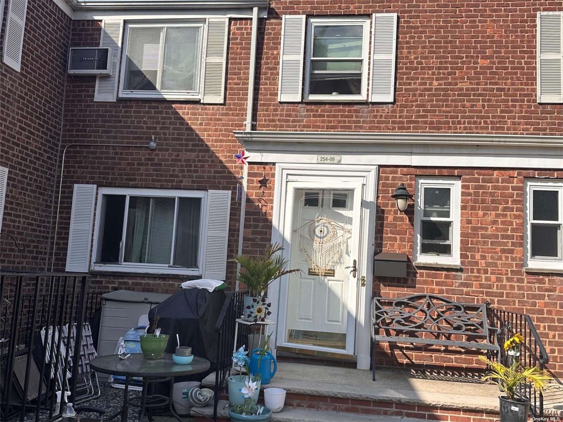 Property for Sale at 25409 73rd Rd  Road Gv109b, Glen Oaks, Queens, NY - Bedrooms: 4 
Bathrooms: 3 
Rooms: 10  - $499,000