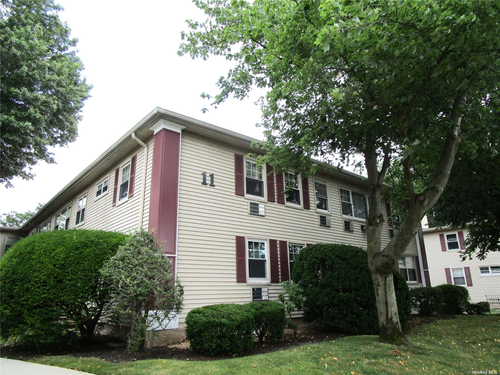324 Post Ave #11-G, Westbury, New York image 2