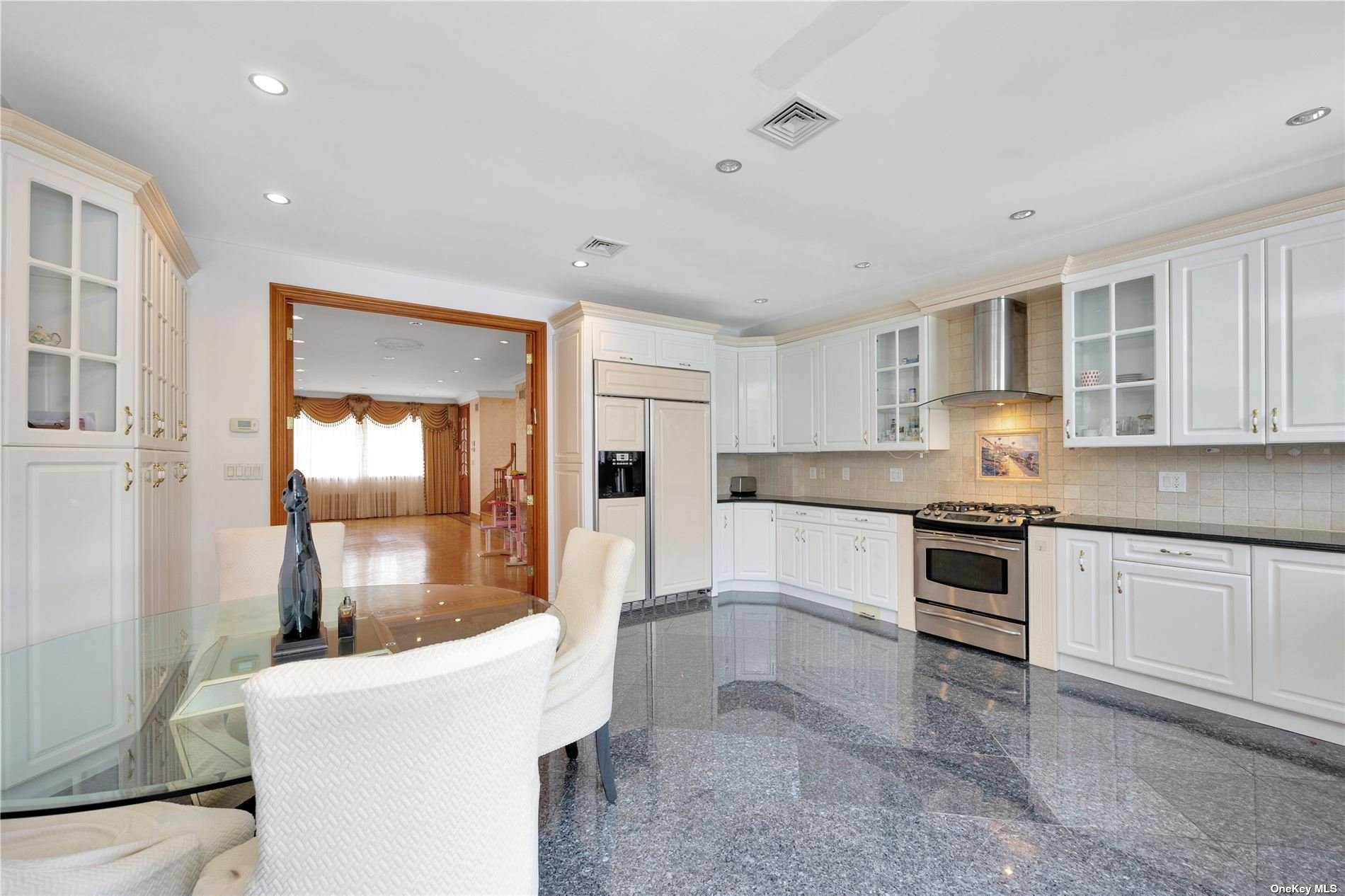 66-23 Booth Street, Rego Park, New York image 17
