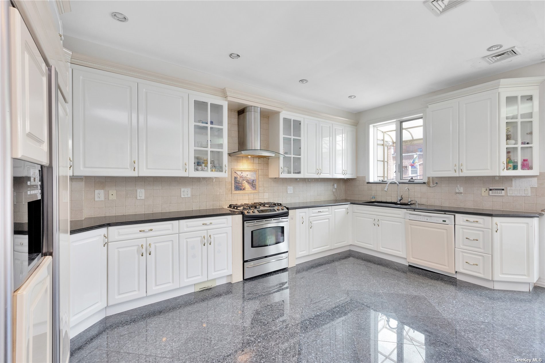 66-23 Booth Street, Rego Park, New York image 15