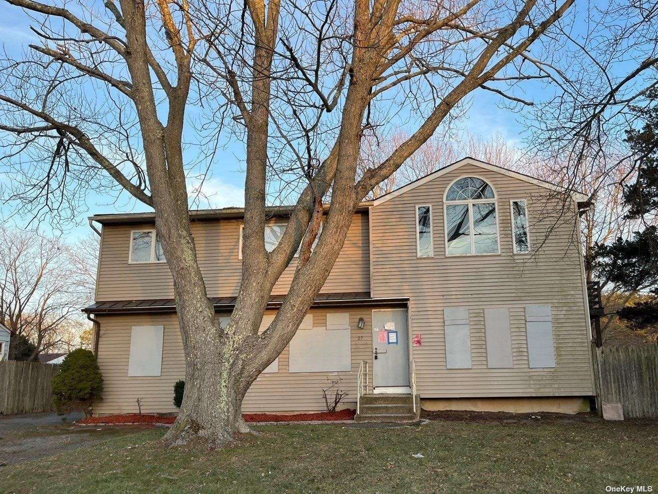 Photo 1 of 10 of 27 Neptune Avenue house