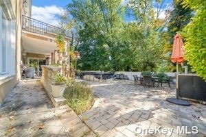 8 Ridge Drive, Roslyn, New York image 4