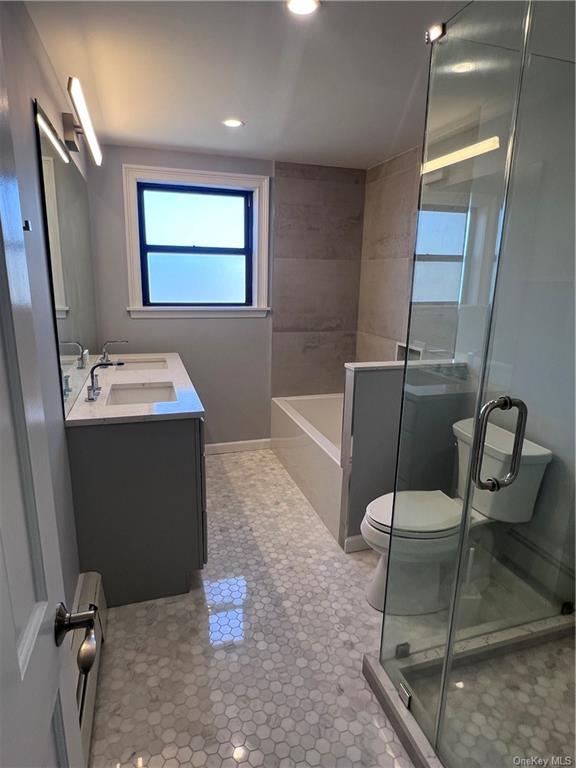 2540 Colden Avenue, Bronx, New York - 4 Bedrooms  
3 Bathrooms - 