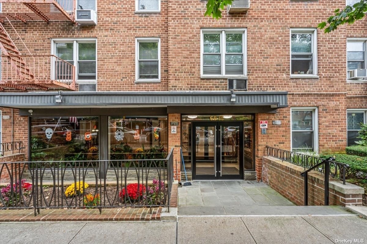 Property for Sale at Selfridge Street 1J, Forest Hills, Queens, NY - Bedrooms: 1 
Bathrooms: 1 
Rooms: 4  - $229,000
