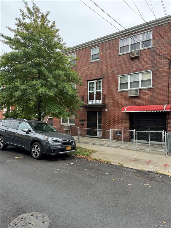 2834 E 196th Street, Bronx, New York - 8 Bedrooms  
5 Bathrooms - 