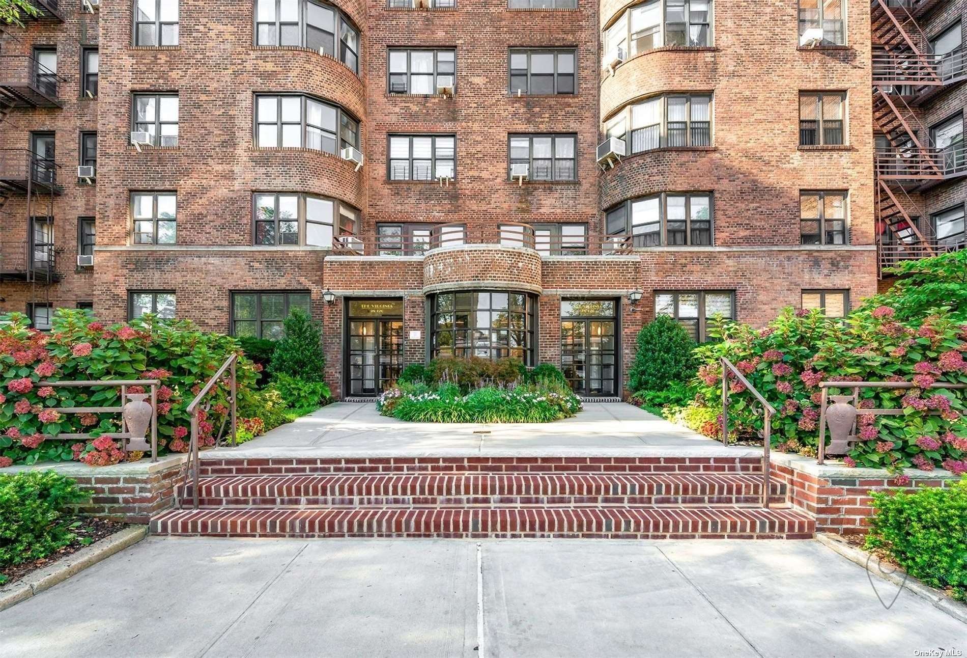 Property for Sale at 98120 Queens Boulevard 5Cd, Rego Park, Queens, NY - Bedrooms: 3 
Bathrooms: 3 
Rooms: 11  - $799,000