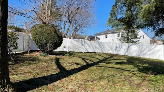 Photo 4 of 17 of 3 Tompkins Avenue house