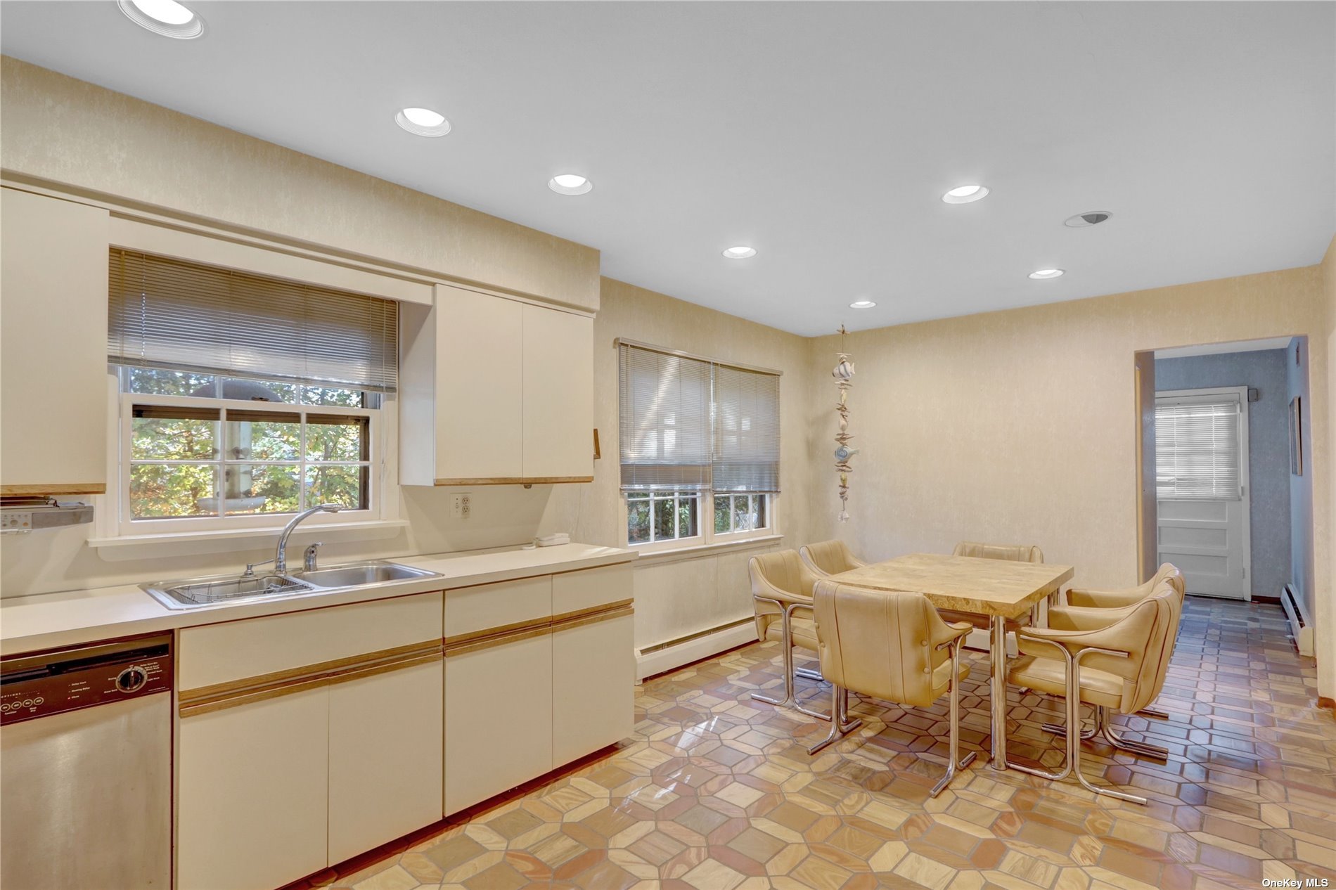 764 Sherwood Court, North Woodmere, New York image 10