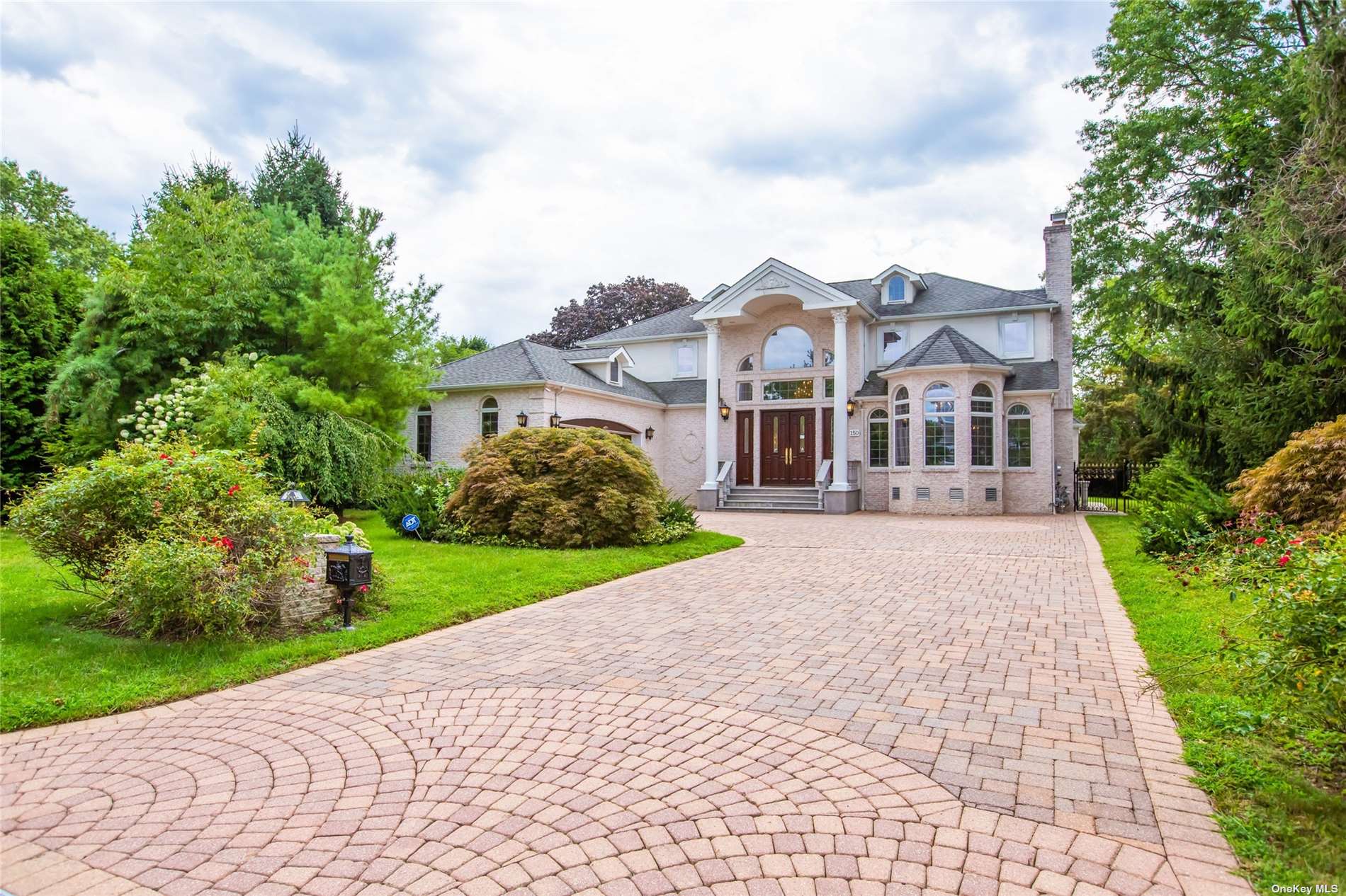 150 Crabapple Road, Manhasset, New York image 1